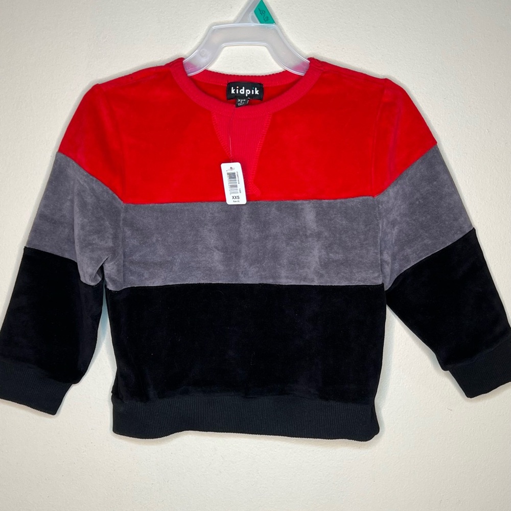 Kidpik Boys size (xxs)4 sweat shirt.